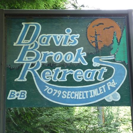 Davis Brook Retreat Bed & Breakfast Sechelt Bagian luar foto