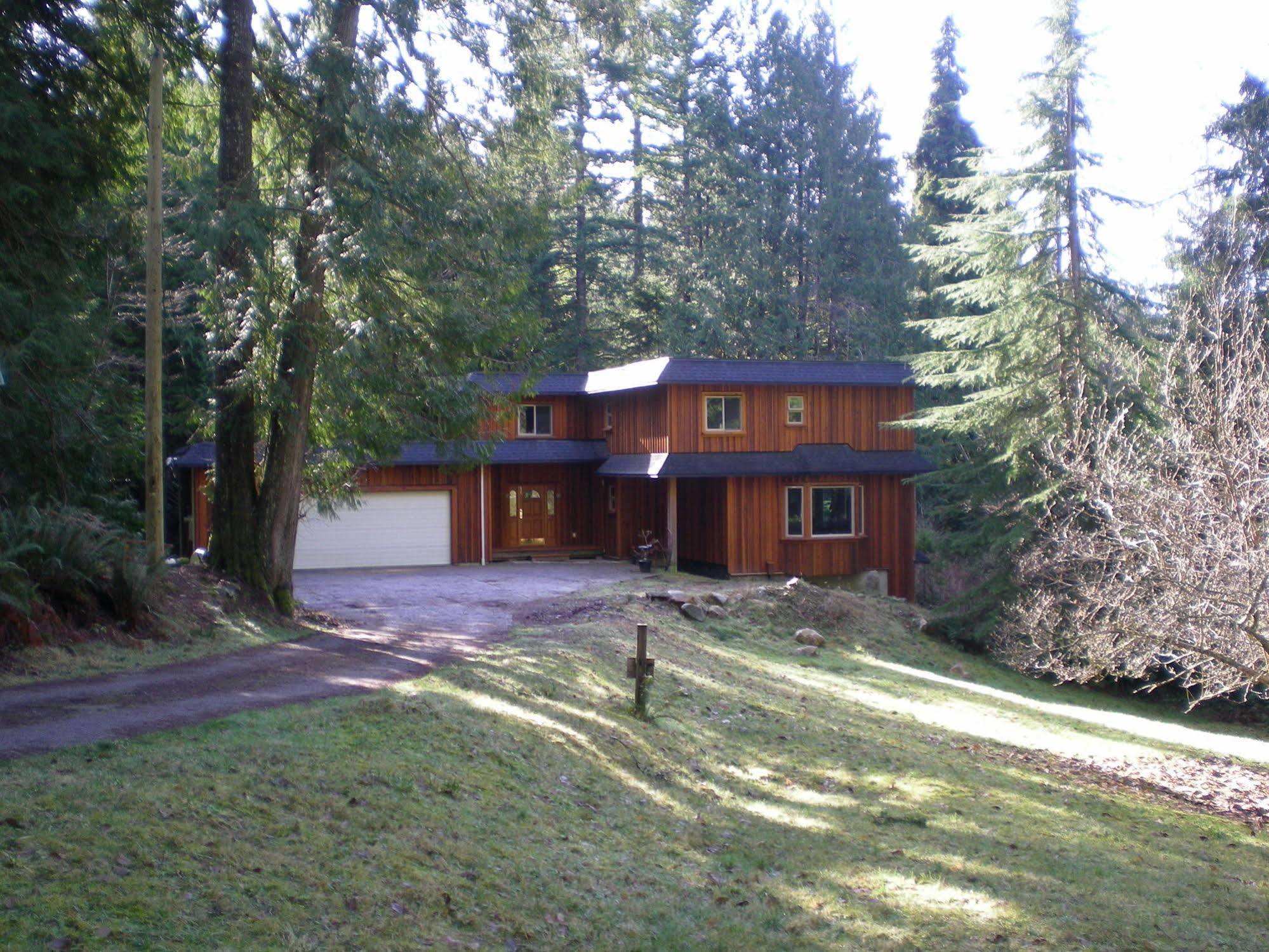 Davis Brook Retreat Bed & Breakfast Sechelt Bagian luar foto
