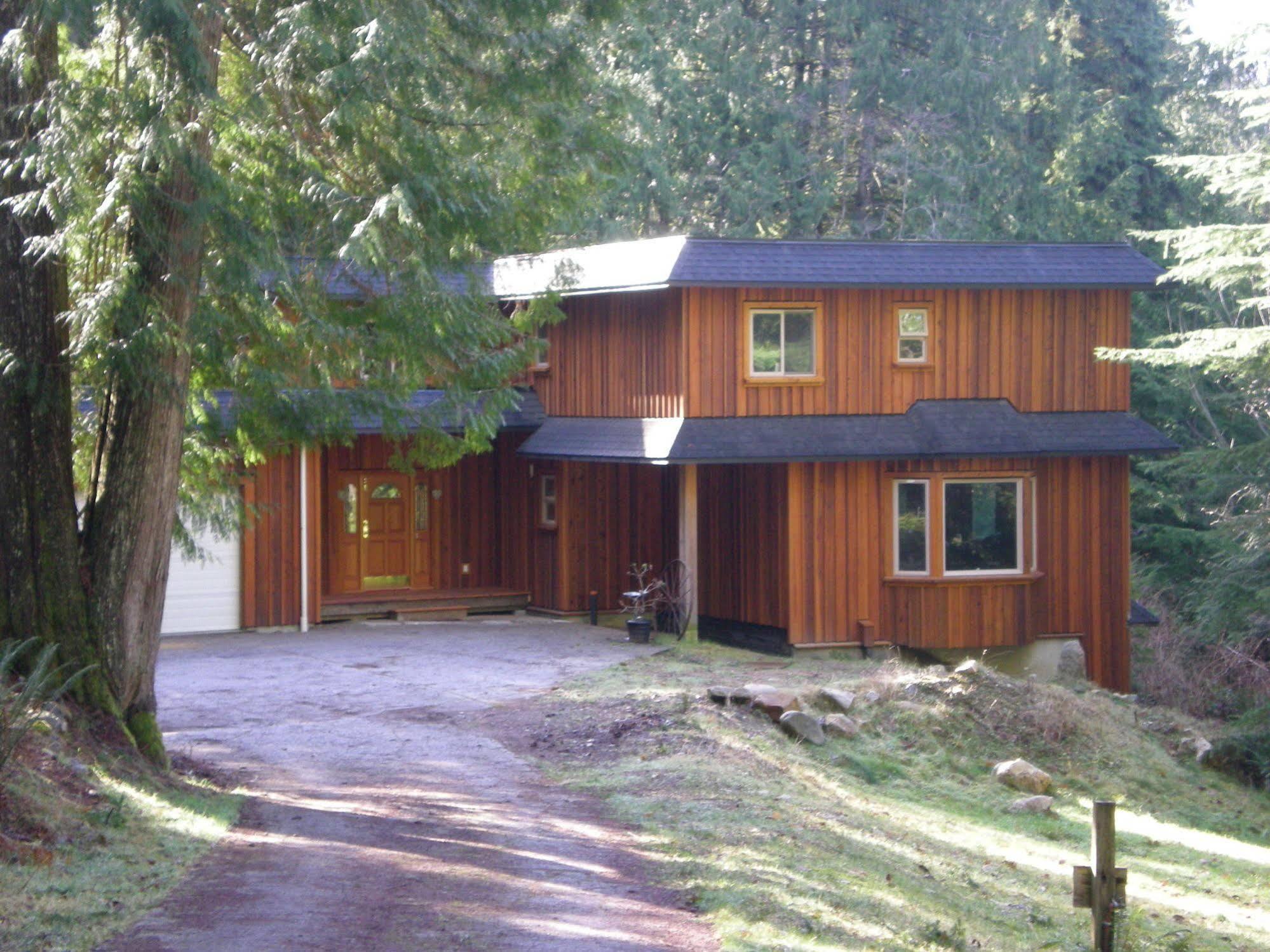 Davis Brook Retreat Bed & Breakfast Sechelt Bagian luar foto