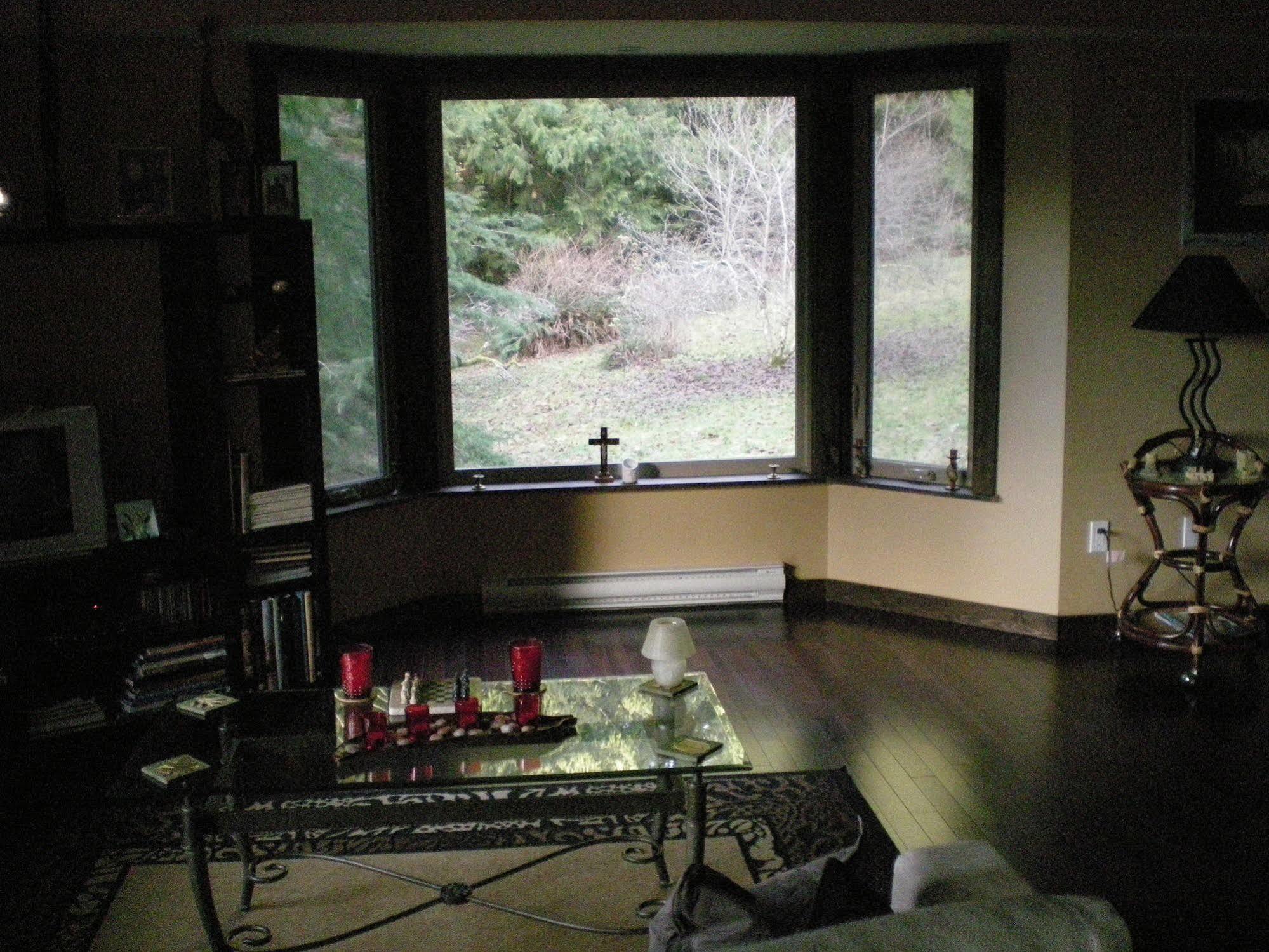 Davis Brook Retreat Bed & Breakfast Sechelt Bagian luar foto